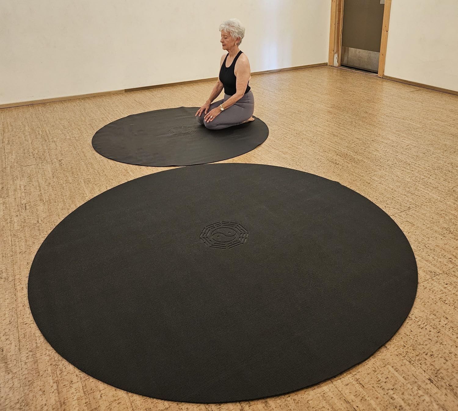 Pilates Yoga And Tai Chi - سجادة يوغا دائرية كبيرة من مادة